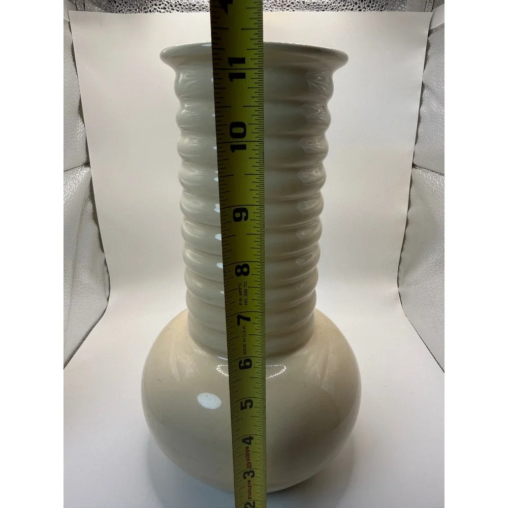 Vintage USA Pottery 472 Cream Ribbed Beehive Neck Bulbous Base Ceramic Vase 11